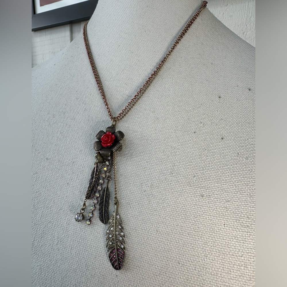 Vintage Betsey Johnson rosegold tone dangle charm necklace - Picture 2 of 4